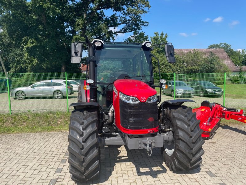 Traktor of the type Massey Ferguson 4709 M Cab Essential, Neumaschine in Wittingen (Picture 1)