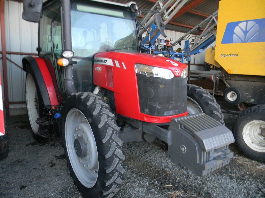 Traktor typu Massey Ferguson 4709, Gebrauchtmaschine v ENNEZAT (Obrázek 1)