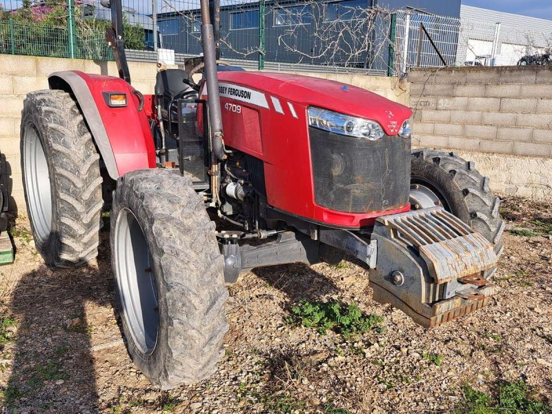 Traktor za tip Massey Ferguson 4709, Gebrauchtmaschine u UCHAUD (Slika 1)
