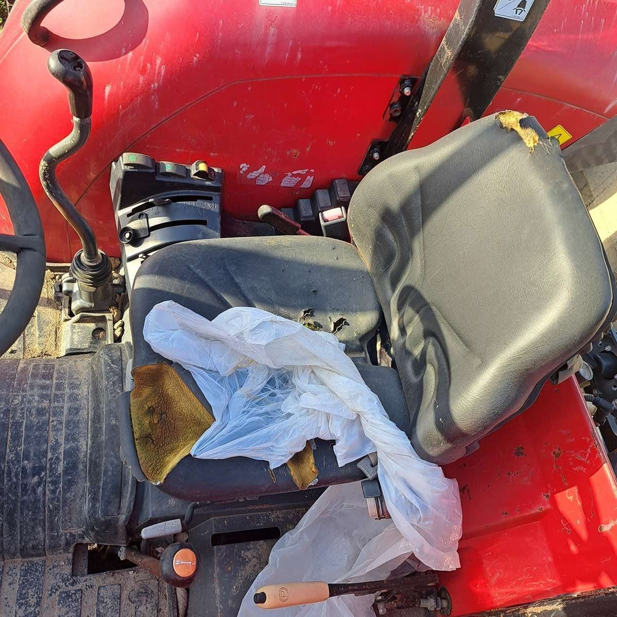 Traktor типа Massey Ferguson 4709, Gebrauchtmaschine в UCHAUD (Фотография 8)