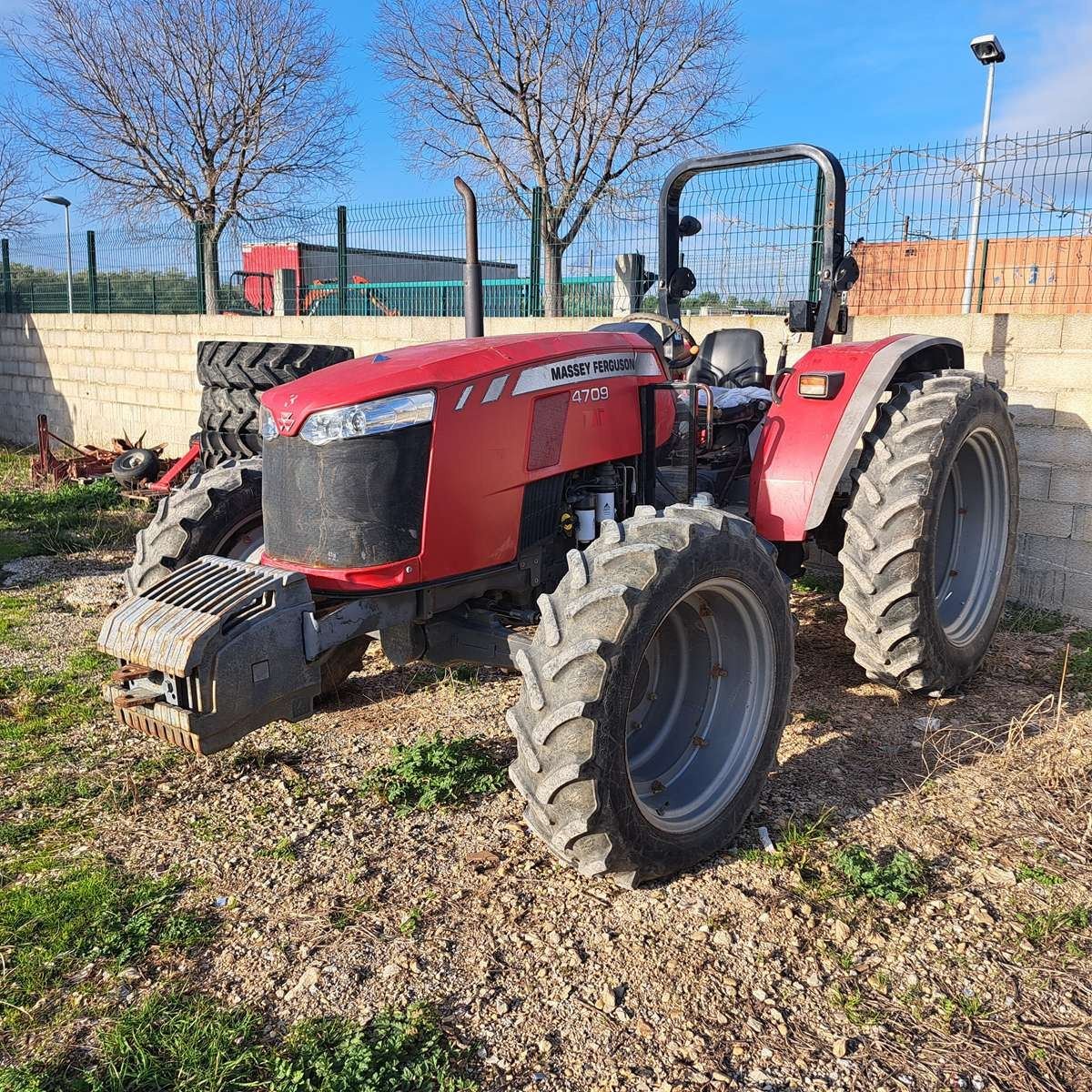 Traktor типа Massey Ferguson 4709, Gebrauchtmaschine в UCHAUD (Фотография 3)