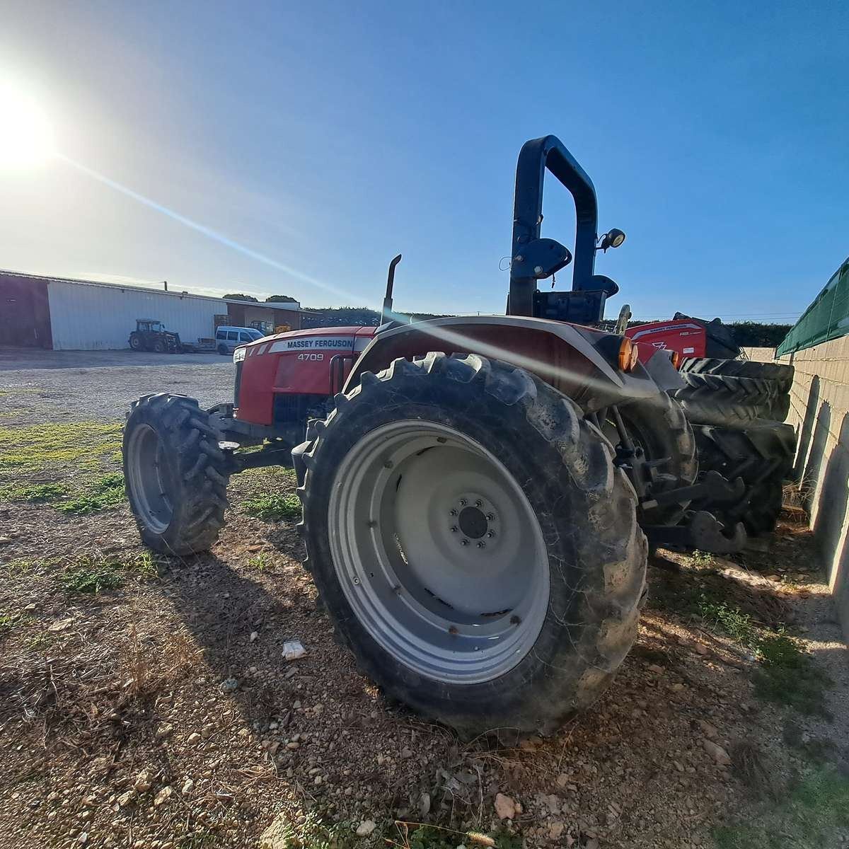 Traktor типа Massey Ferguson 4709, Gebrauchtmaschine в UCHAUD (Фотография 4)