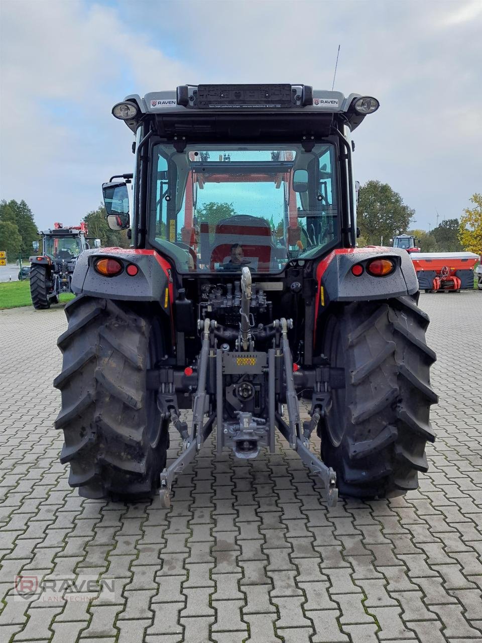 Traktor of the type Massey Ferguson 4709M Cab, Gebrauchtmaschine in Sulingen (Picture 7)