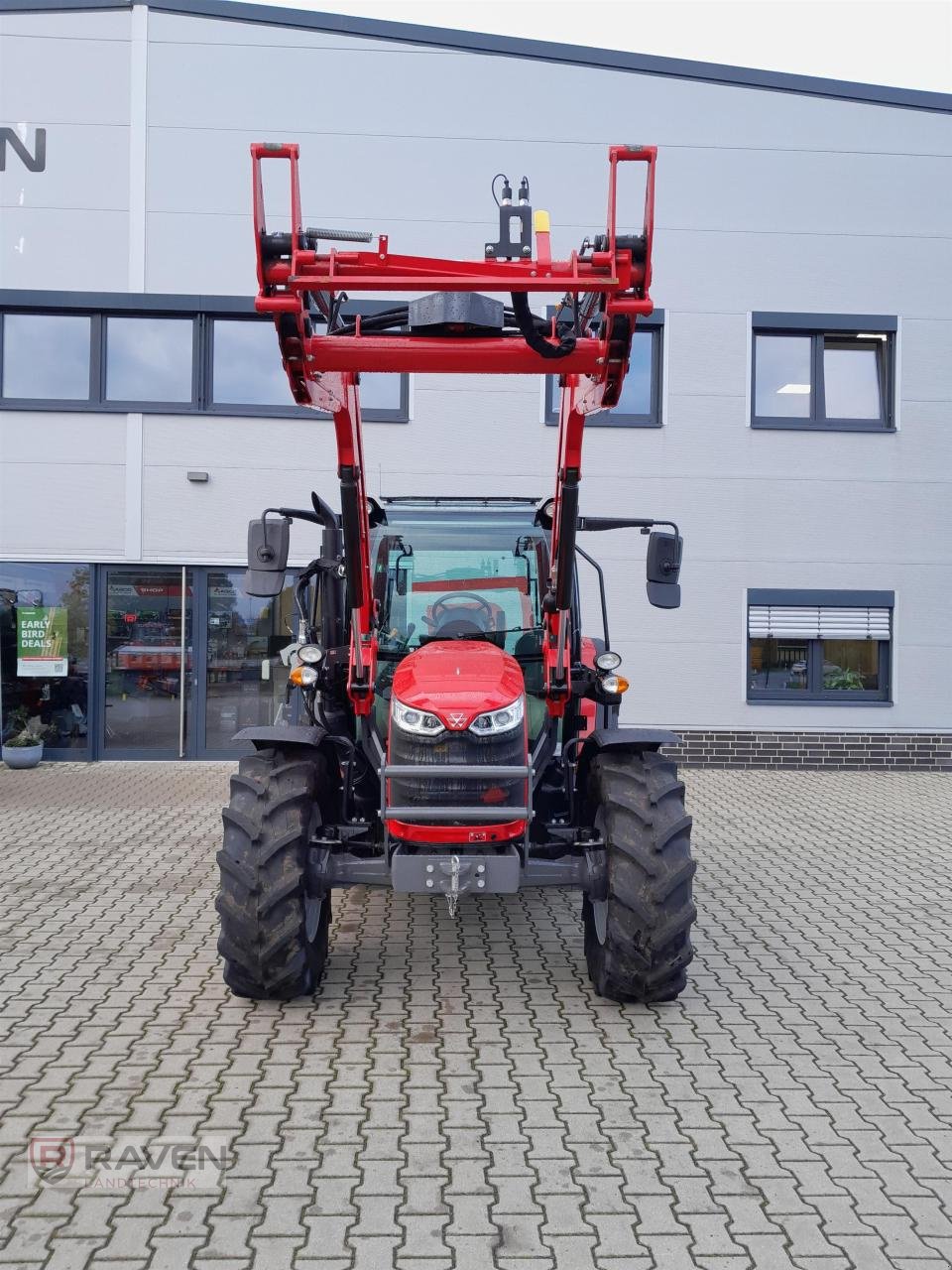 Traktor of the type Massey Ferguson 4709M Cab, Gebrauchtmaschine in Sulingen (Picture 9)