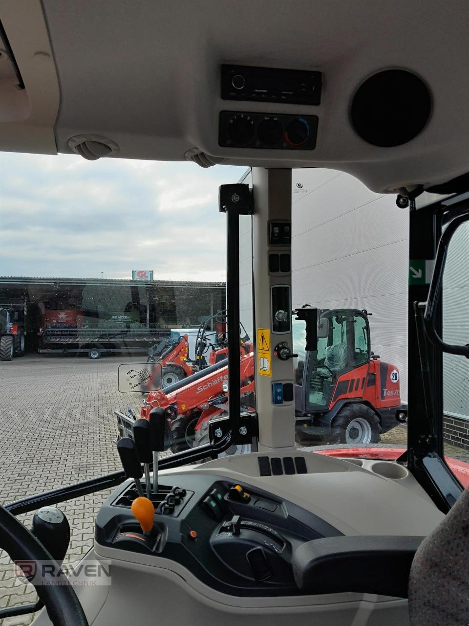 Traktor of the type Massey Ferguson 4709M Cab, Gebrauchtmaschine in Sulingen (Picture 11)