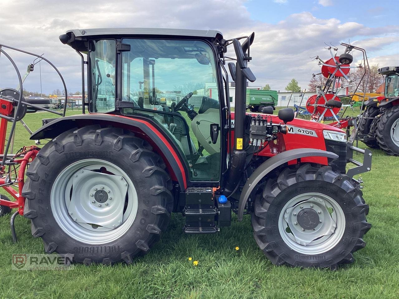 Traktor типа Massey Ferguson 4709M Cab, Neumaschine в Sulingen (Фотография 7)