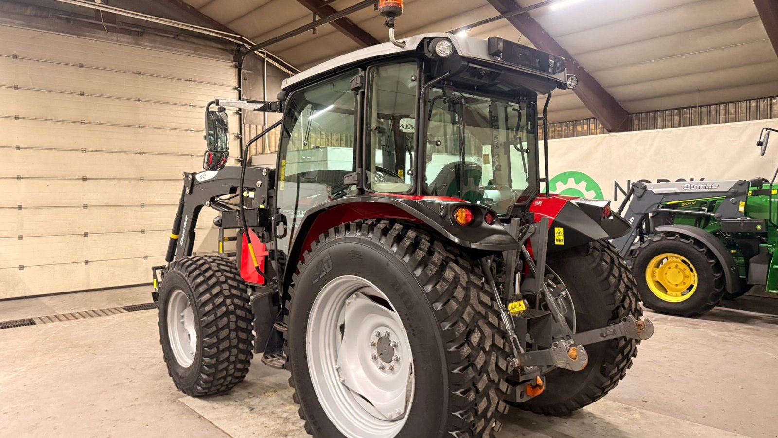 Traktor van het type Massey Ferguson 4710M, Gebrauchtmaschine in Ølen (Foto 3)