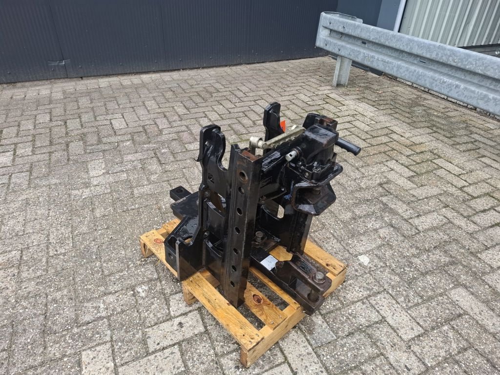 Traktor типа Massey Ferguson 5400-SERIE TREKHAAKFRAME, Gebrauchtmaschine в MARIENHEEM (Фотография 3)