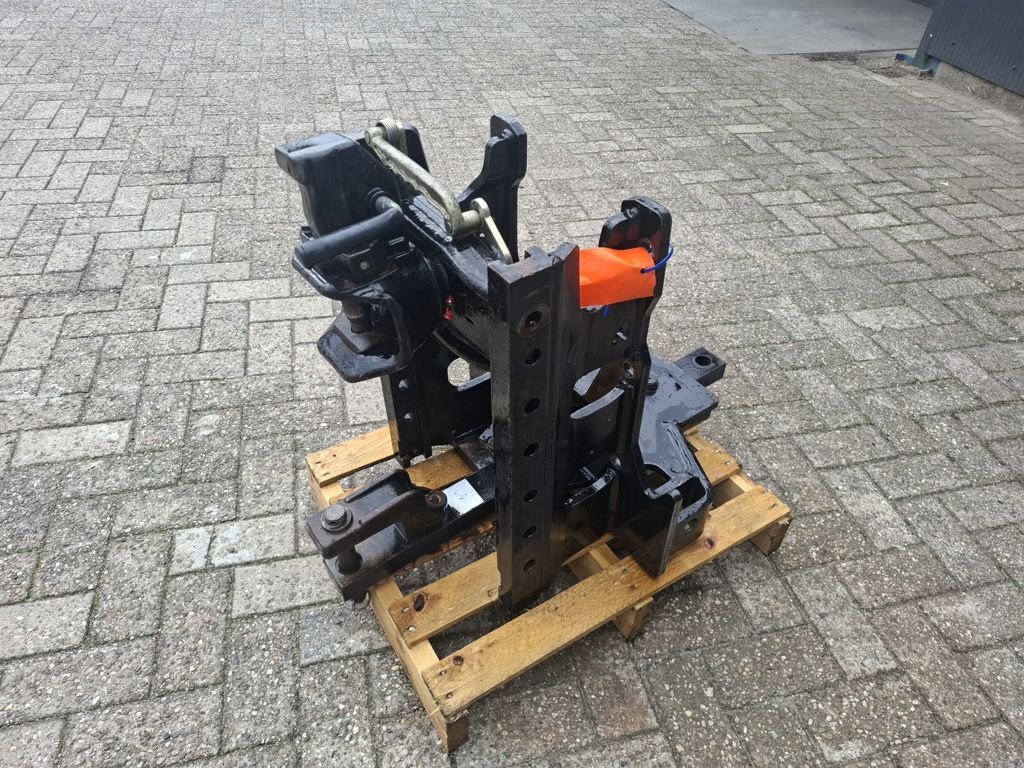 Traktor типа Massey Ferguson 5400-SERIE TREKHAAKFRAME, Gebrauchtmaschine в MARIENHEEM (Фотография 6)