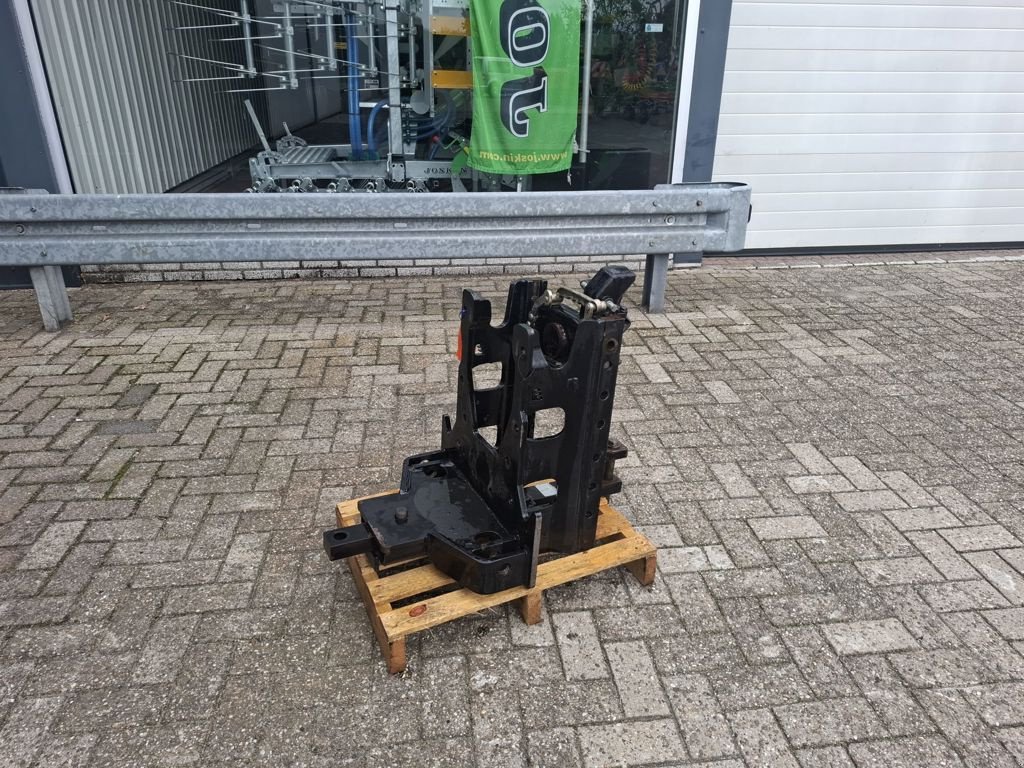 Traktor типа Massey Ferguson 5400-SERIE TREKHAAKFRAME, Gebrauchtmaschine в MARIENHEEM (Фотография 1)