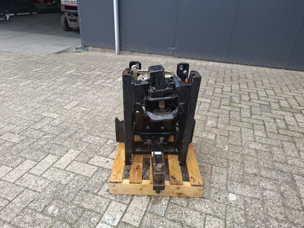 Traktor типа Massey Ferguson 5400-SERIE TREKHAAKFRAME, Gebrauchtmaschine в MARIENHEEM (Фотография 2)