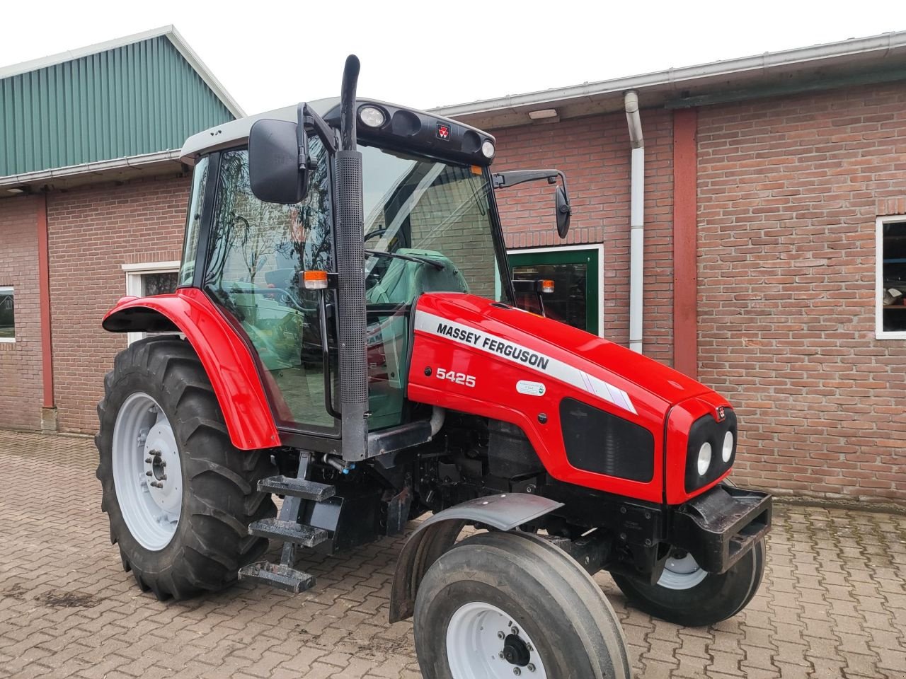 Traktor типа Massey Ferguson 5425, Gebrauchtmaschine в Rouveen (Фотография 1)