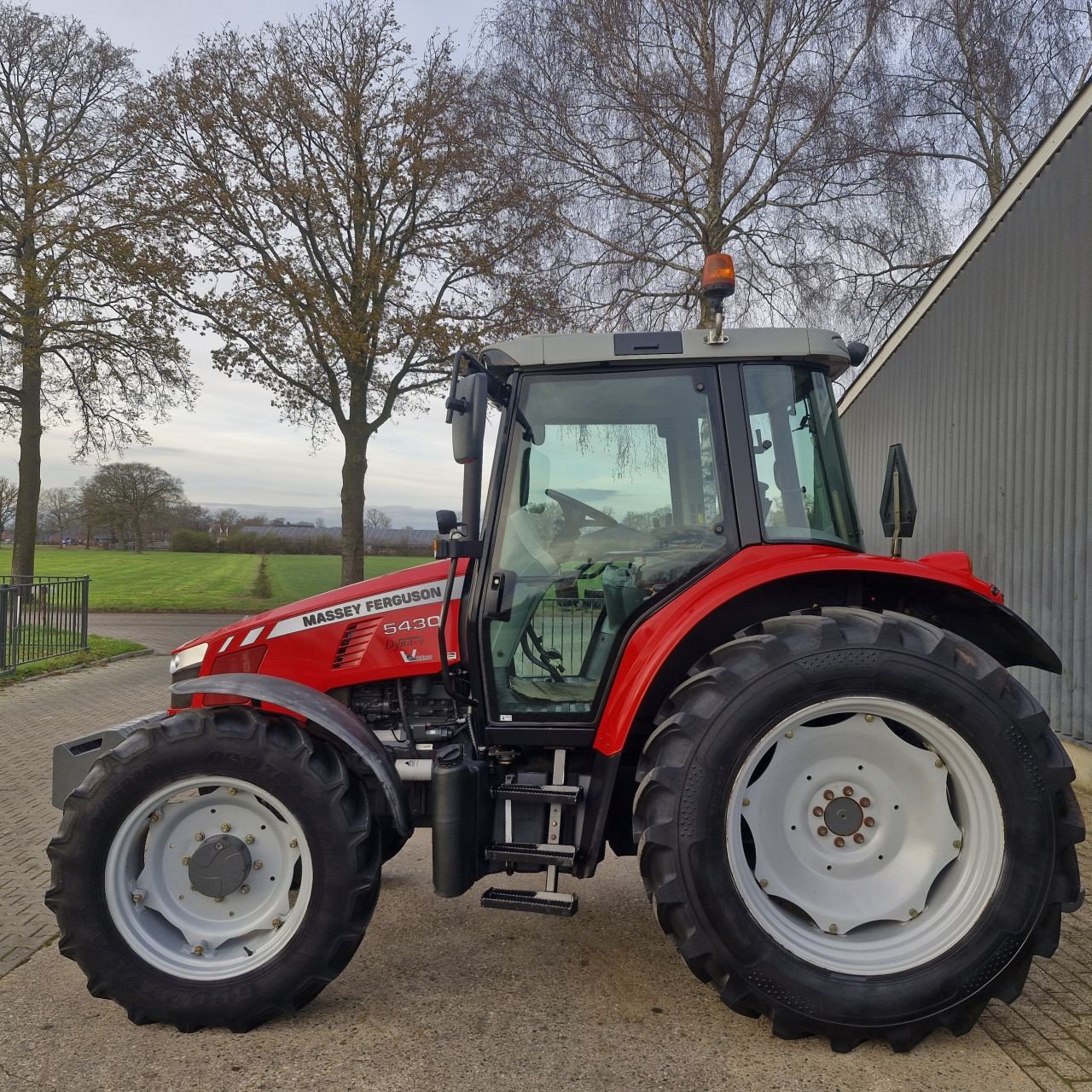 Traktor типа Massey Ferguson 5430 Dyna 4, Gebrauchtmaschine в Daarle (Фотография 3)