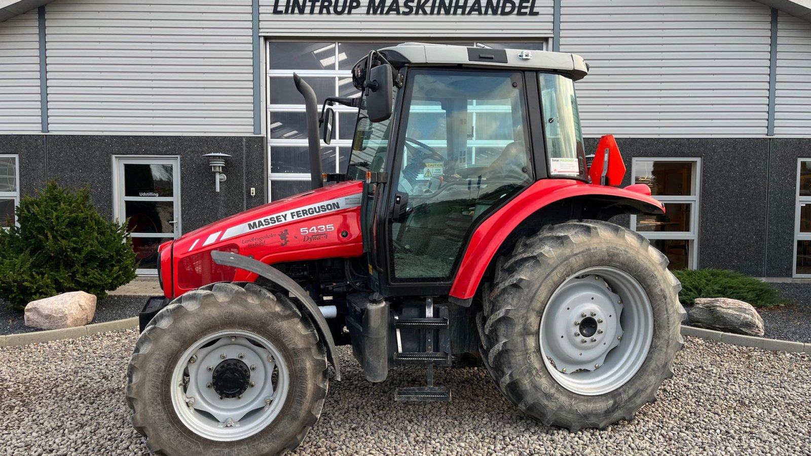 Traktor del tipo Massey Ferguson 5435 Stepnose med utrolig godt udsyn. Dyna 4. Handy velholdt traktor, Gebrauchtmaschine en Lintrup (Imagen 1)