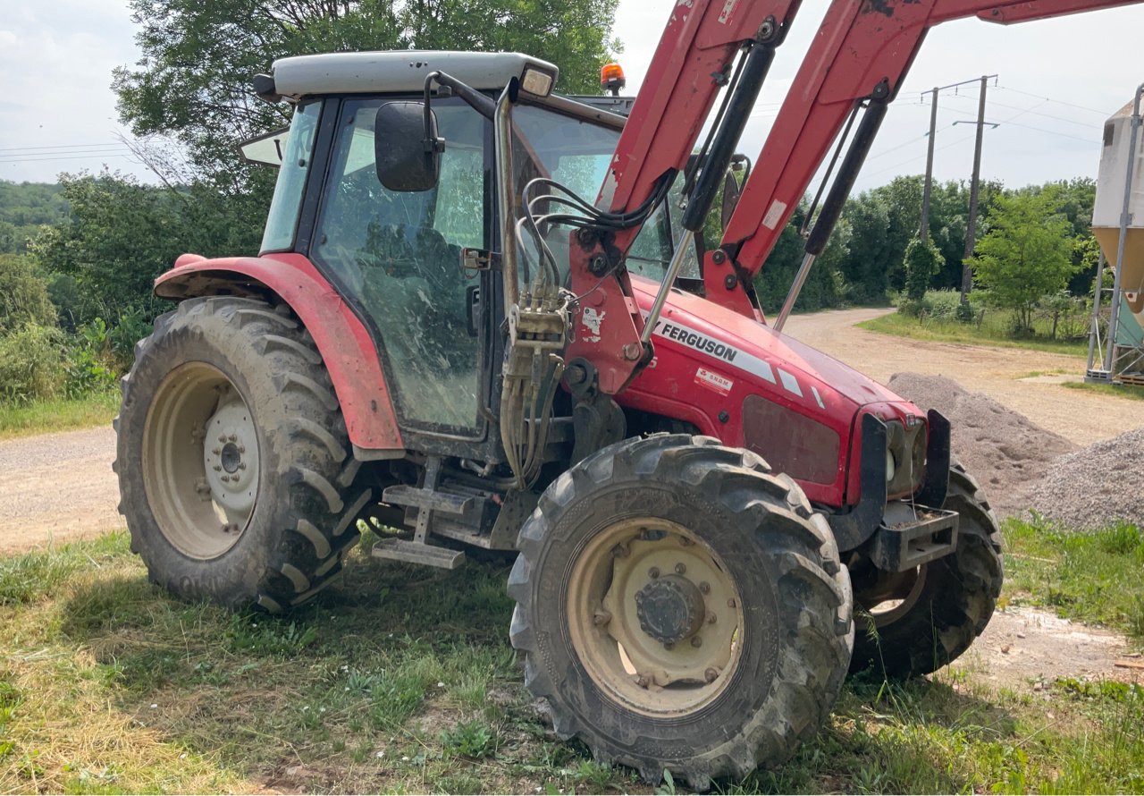 Traktor des Typs Massey Ferguson 5435, Gebrauchtmaschine in MORLHON LE HAUT (Bild 2)