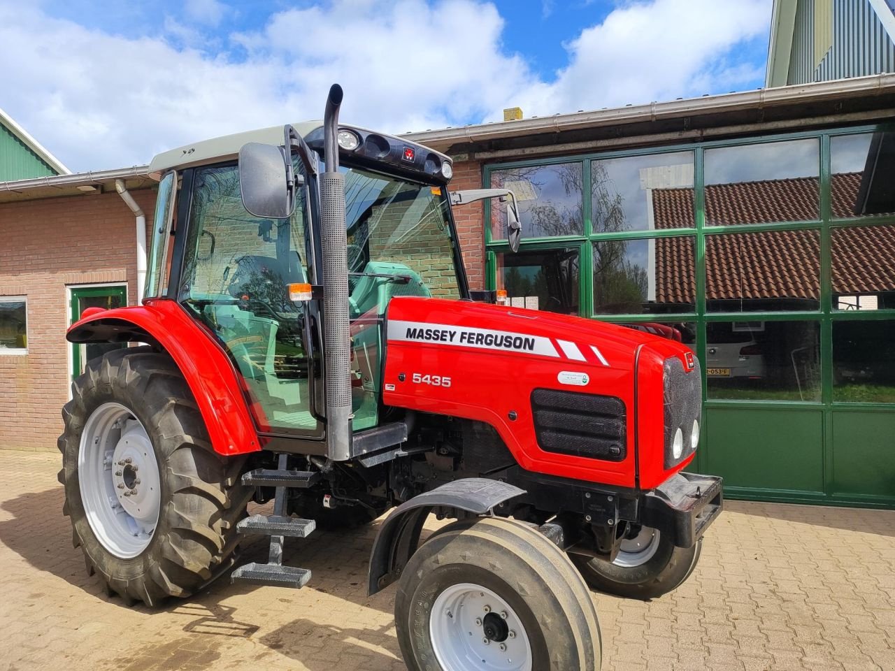 Traktor des Typs Massey Ferguson 5435, Gebrauchtmaschine in Rouveen (Bild 1)