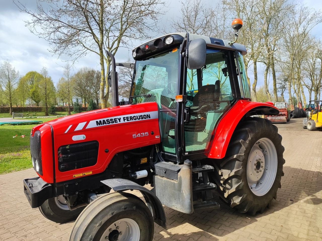 Traktor типа Massey Ferguson 5435, Gebrauchtmaschine в Rouveen (Фотография 2)
