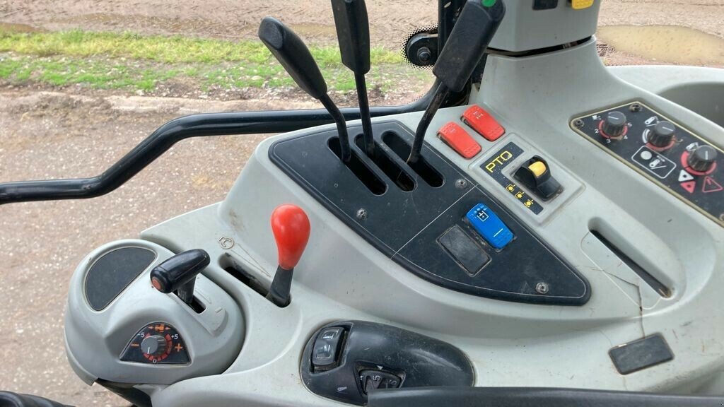 Traktor of the type Massey Ferguson 5440 DYNA 4 CHARGEUR, Gebrauchtmaschine in VAROIS & CHAIGNOT (Picture 7)