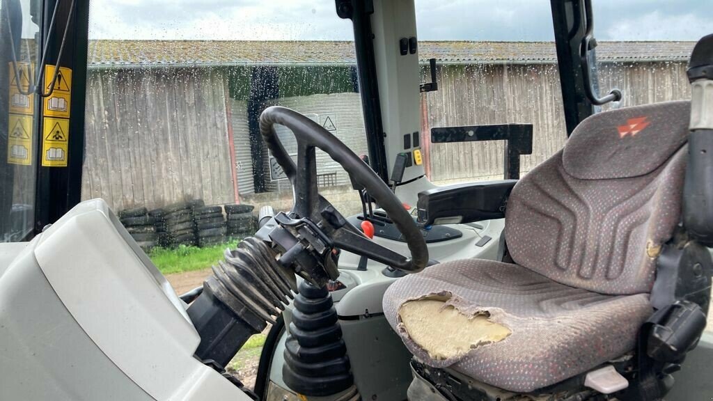 Traktor of the type Massey Ferguson 5440 DYNA 4 CHARGEUR, Gebrauchtmaschine in VAROIS & CHAIGNOT (Picture 5)