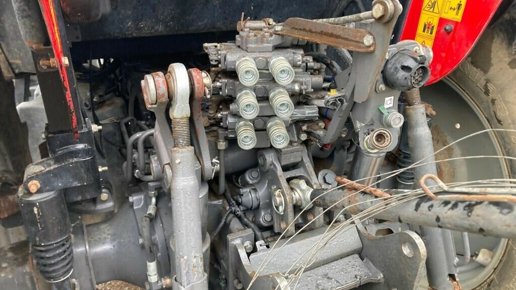 Traktor of the type Massey Ferguson 5440 DYNA 4 CHARGEUR, Gebrauchtmaschine in VAROIS & CHAIGNOT (Picture 4)