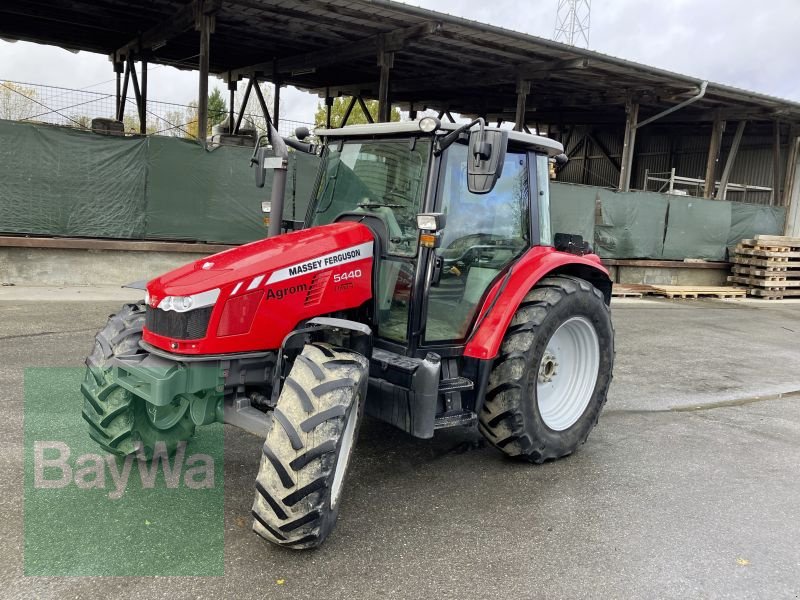 Traktor des Typs Massey Ferguson 5440 DYNA 4, Gebrauchtmaschine in Riedlingen (Bild 1)