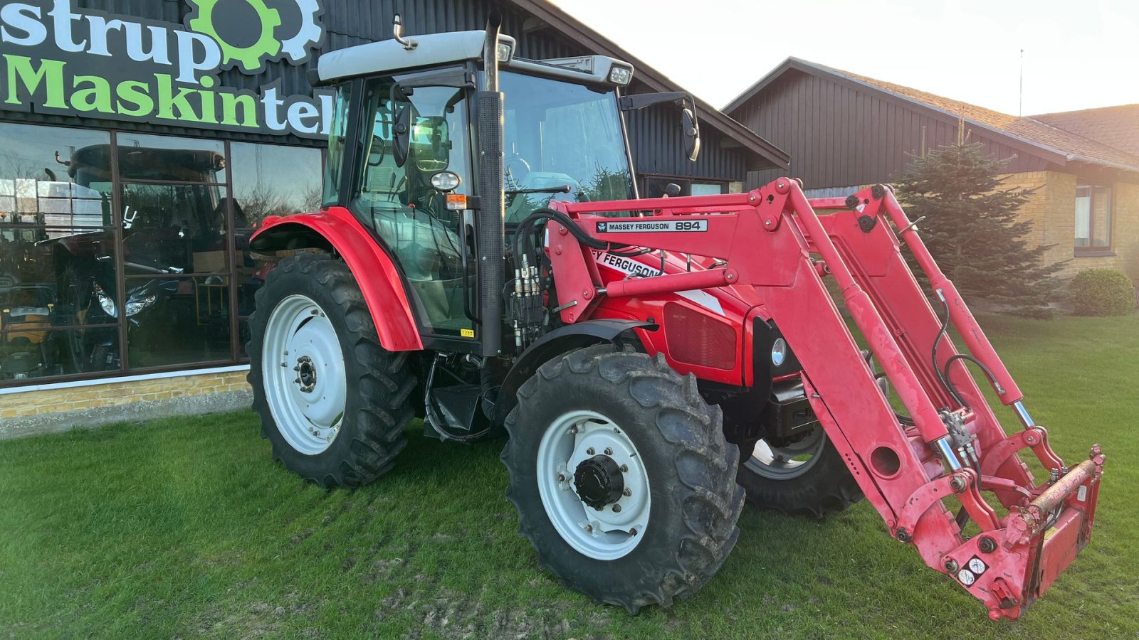 Traktor Türe ait Massey Ferguson 5445 4WD Kun 5500 timer med frontlæsser, Gebrauchtmaschine içinde Løkken (resim 3)