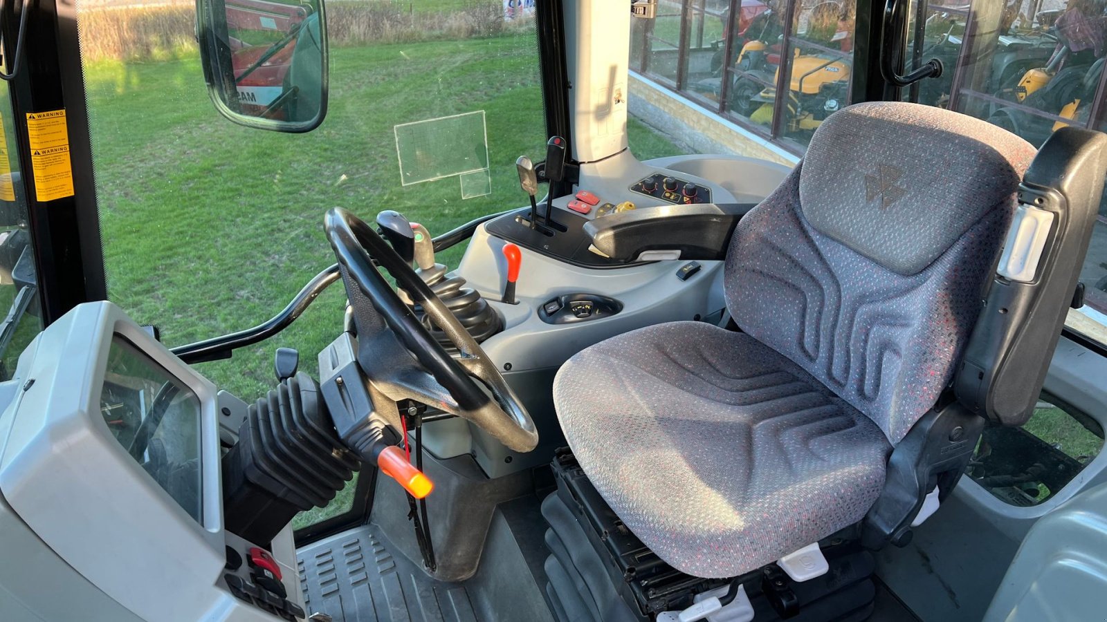 Traktor Türe ait Massey Ferguson 5445 4WD Kun 5500 timer med frontlæsser, Gebrauchtmaschine içinde Løkken (resim 4)