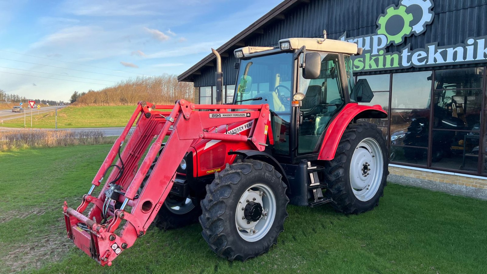 Traktor Türe ait Massey Ferguson 5445 4WD Kun 5500 timer med frontlæsser, Gebrauchtmaschine içinde Løkken (resim 1)