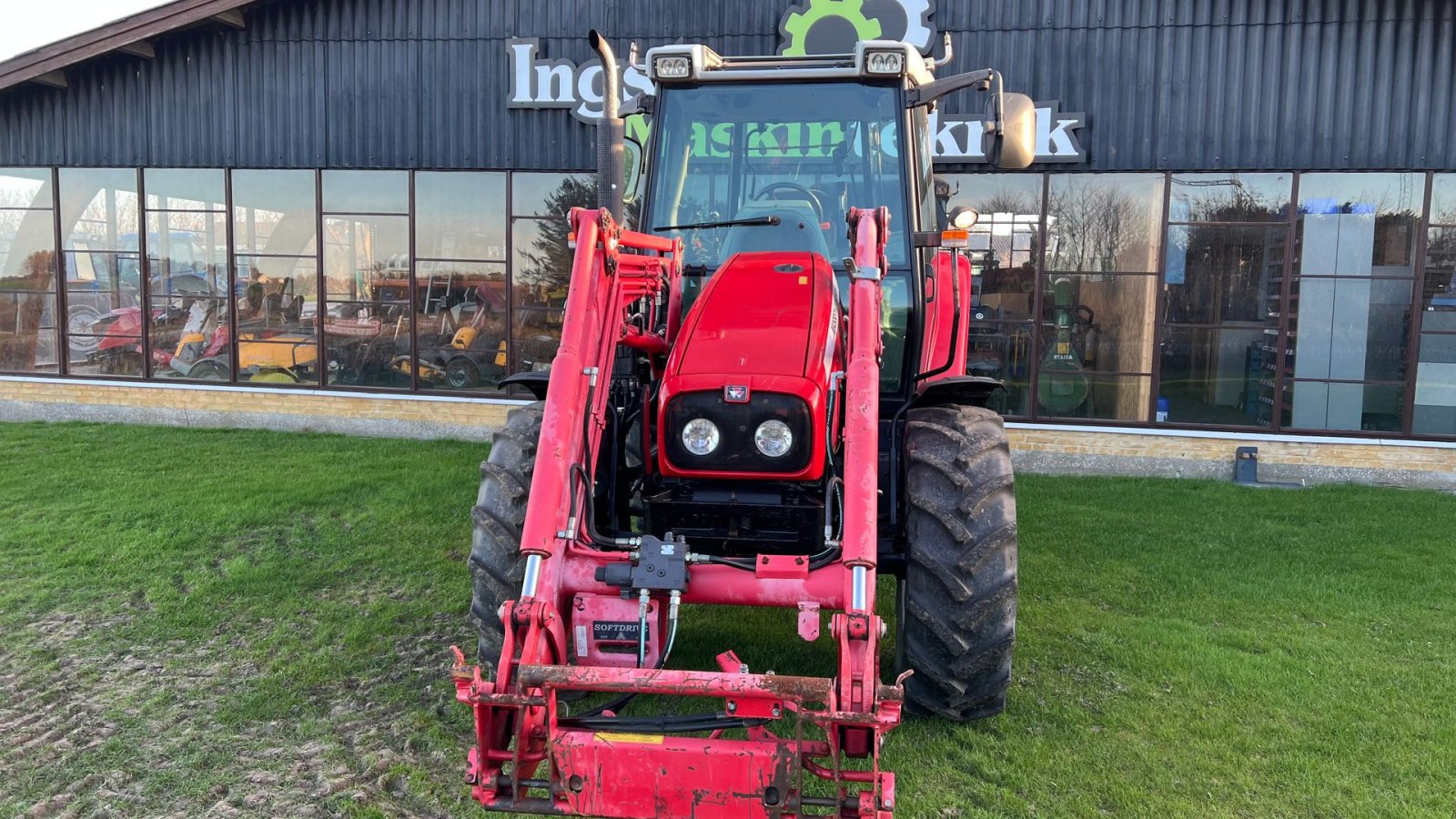 Traktor Türe ait Massey Ferguson 5445 4WD Kun 5500 timer med frontlæsser, Gebrauchtmaschine içinde Løkken (resim 2)