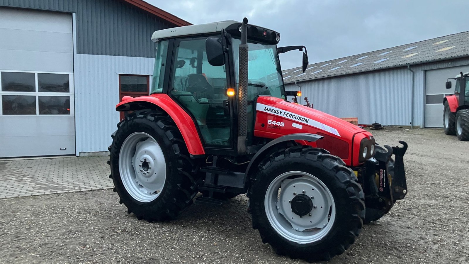 Traktor des Typs Massey Ferguson 5445 dyna 4, Gebrauchtmaschine in Svenstrup J (Bild 1)