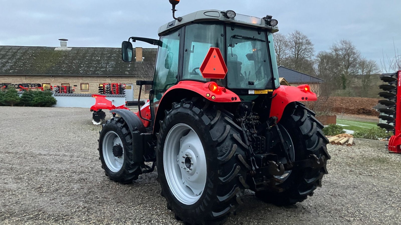 Traktor des Typs Massey Ferguson 5445 dyna 4, Gebrauchtmaschine in Svenstrup J (Bild 3)