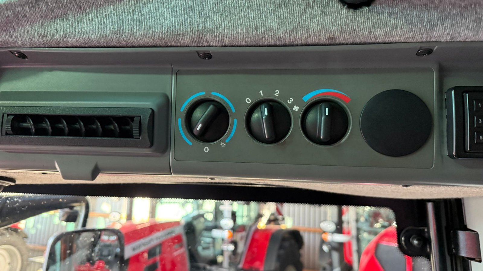 Traktor typu Massey Ferguson 5455 Dyna - 4, Gebrauchtmaschine w Hadsten (Zdjęcie 22)