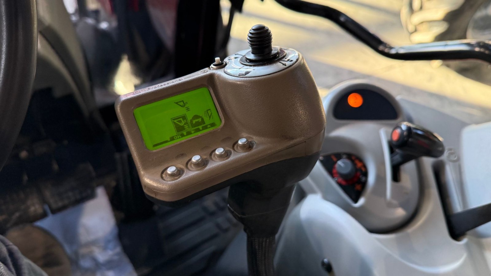 Traktor typu Massey Ferguson 5455 Dyna - 4, Gebrauchtmaschine w Hadsten (Zdjęcie 23)