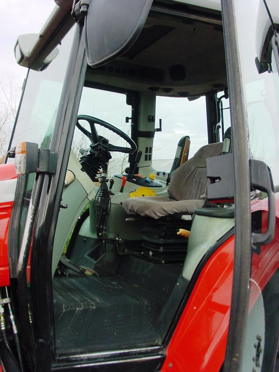 Traktor des Typs Massey Ferguson 5455 Dyna4, Gebrauchtmaschine in Wieringerwerf (Bild 5)