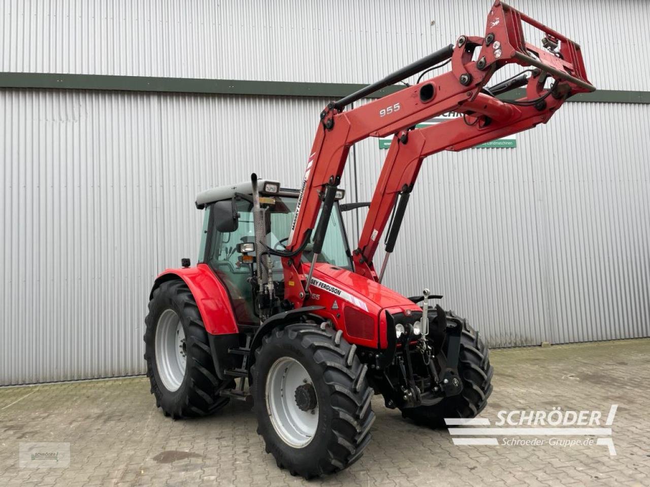 Traktor типа Massey Ferguson 5455, Gebrauchtmaschine в Wildeshausen (Фотография 1)