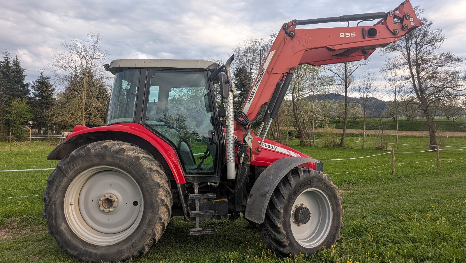 Traktor типа Massey Ferguson 5455, Gebrauchtmaschine в Ehrenkirchen (Фотография 3)