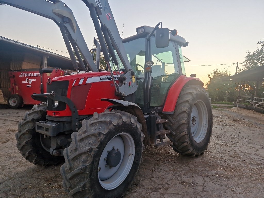 Traktor del tipo Massey Ferguson 5460, Gebrauchtmaschine en BRECEY (Imagen 1)