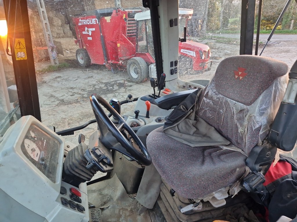 Traktor del tipo Massey Ferguson 5460, Gebrauchtmaschine en BRECEY (Imagen 3)