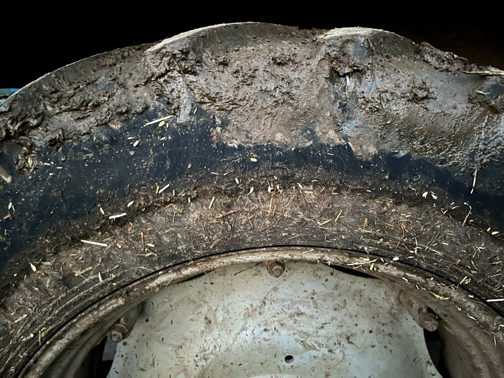 Traktor типа Massey Ferguson 5460, Gebrauchtmaschine в JOSSELIN (Фотография 5)