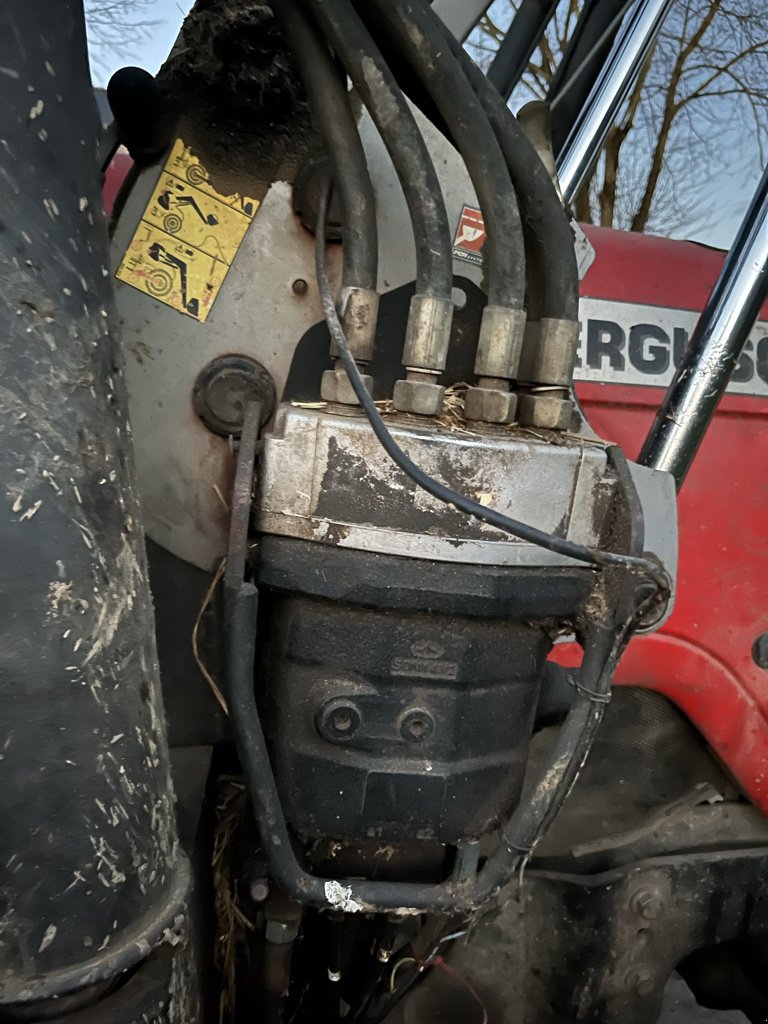 Traktor типа Massey Ferguson 5460, Gebrauchtmaschine в JOSSELIN (Фотография 10)