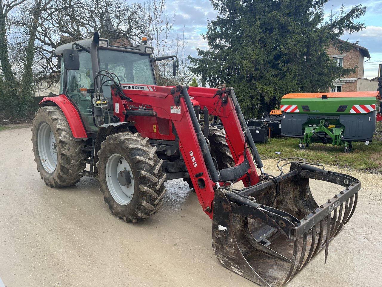 Traktor типа Massey Ferguson 5460, Gebrauchtmaschine в VERT TOULON (Фотография 3)