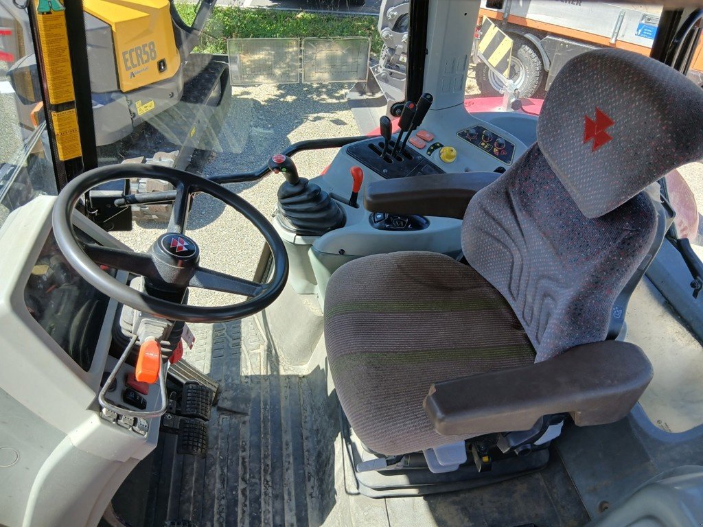 Traktor des Typs Massey Ferguson 5465, Gebrauchtmaschine in Lengnau (Bild 5)