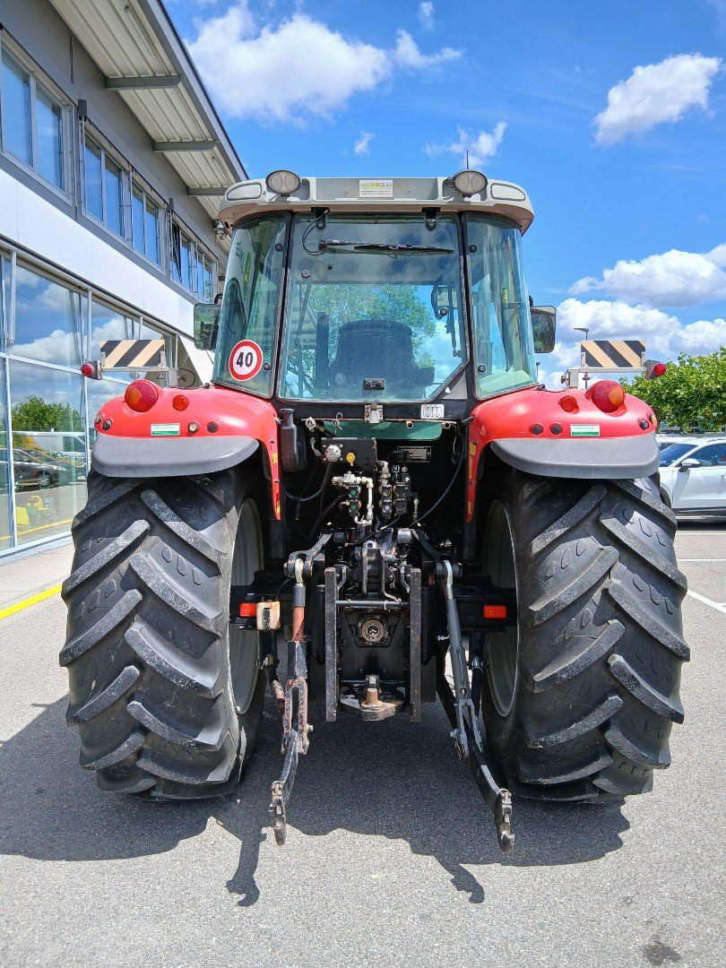 Traktor des Typs Massey Ferguson 5465, Gebrauchtmaschine in Lengnau (Bild 3)