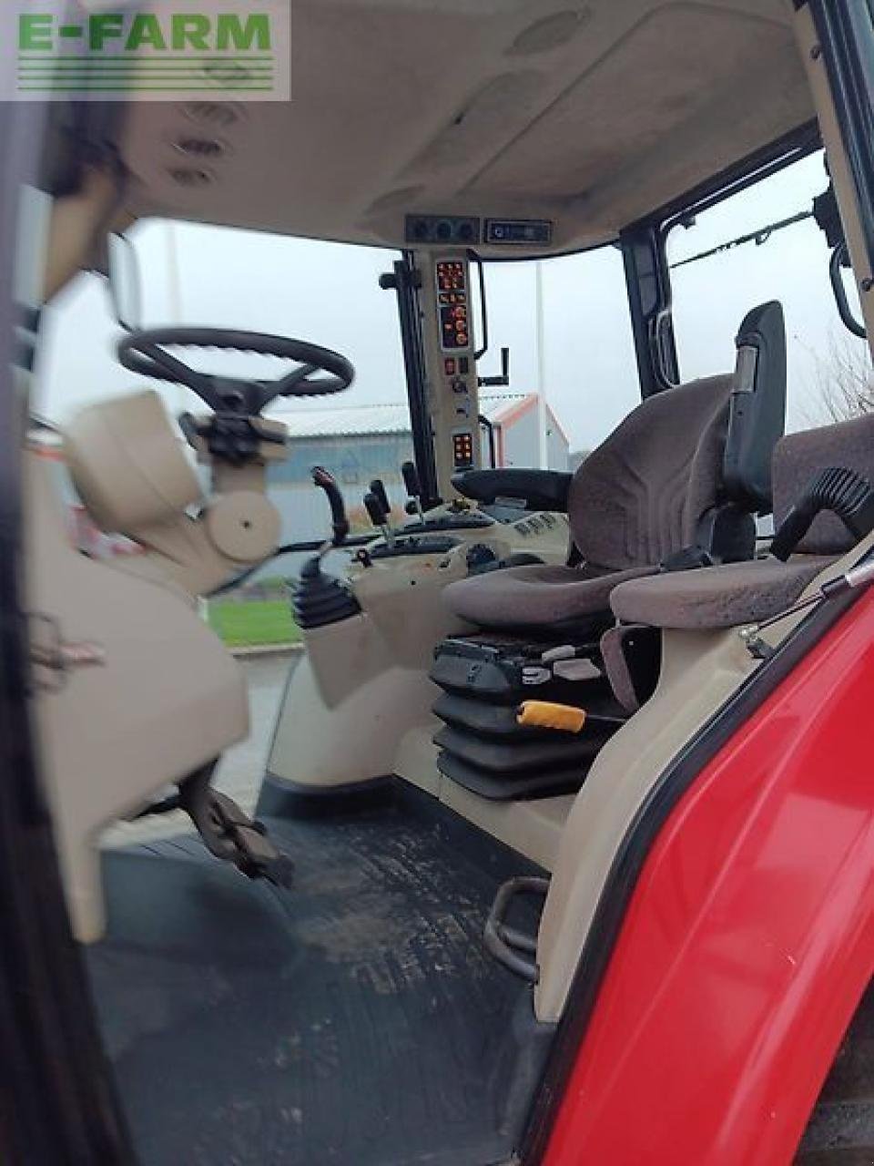 Traktor типа Massey Ferguson 5610 dyna-4, Gebrauchtmaschine в STAPEL (Фотография 8)