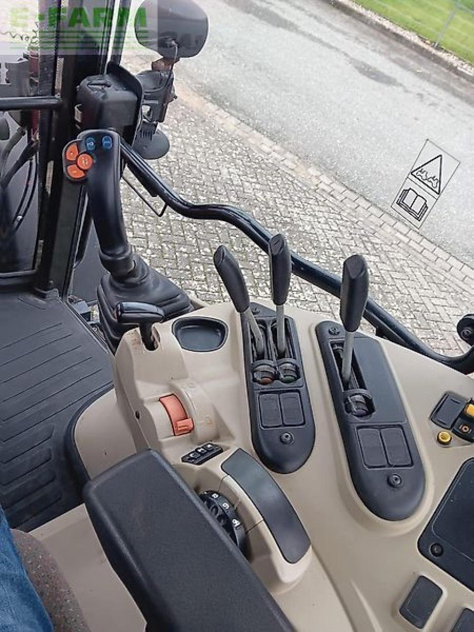 Traktor типа Massey Ferguson 5610 dyna-4, Gebrauchtmaschine в STAPEL (Фотография 11)