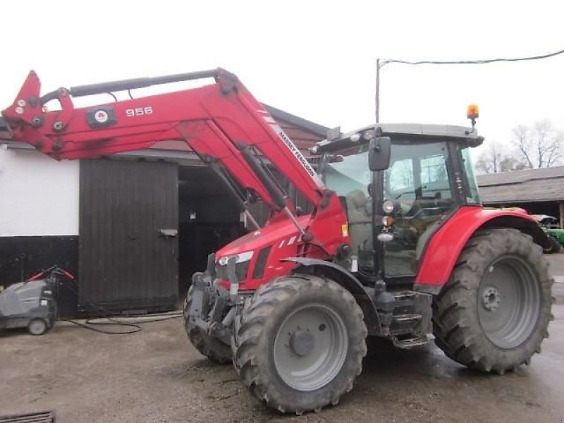 Traktor des Typs Massey Ferguson 5610, Gebrauchtmaschine in Ziegenhagen (Bild 1)