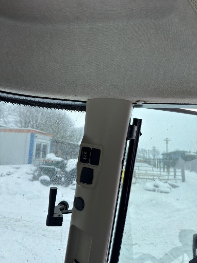 Traktor Türe ait Massey Ferguson 5611 Dyna-4, Gebrauchtmaschine içinde Gnutz (resim 21)