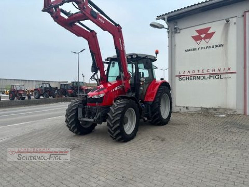 Traktor от тип Massey Ferguson 5611 Dyna 4, Gebrauchtmaschine в St.Margarethen (Снимка 1)