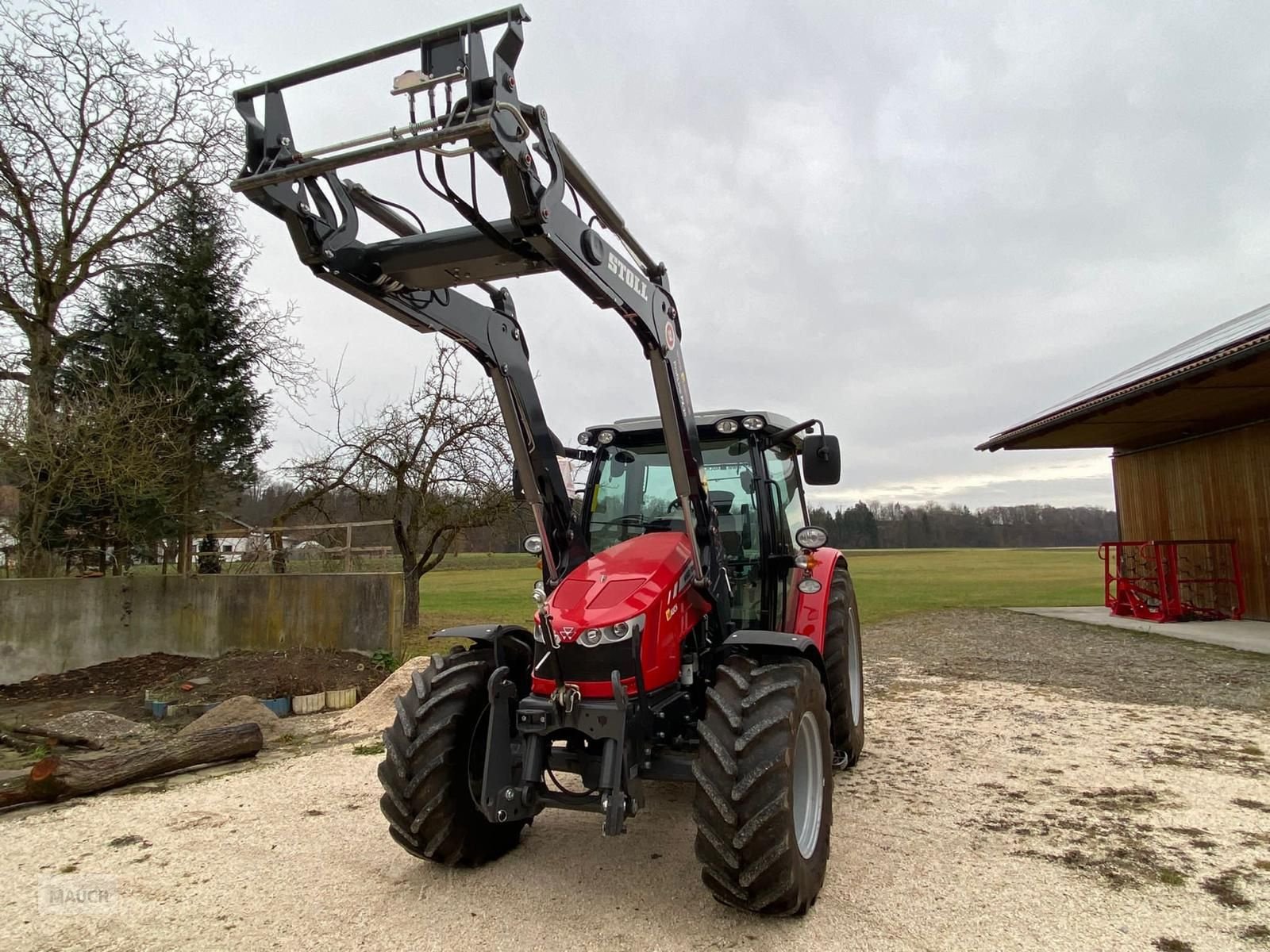 Traktor типа Massey Ferguson 5611 + Stoll FZ 20 Frontlader, Gebrauchtmaschine в Burgkirchen (Фотография 2)