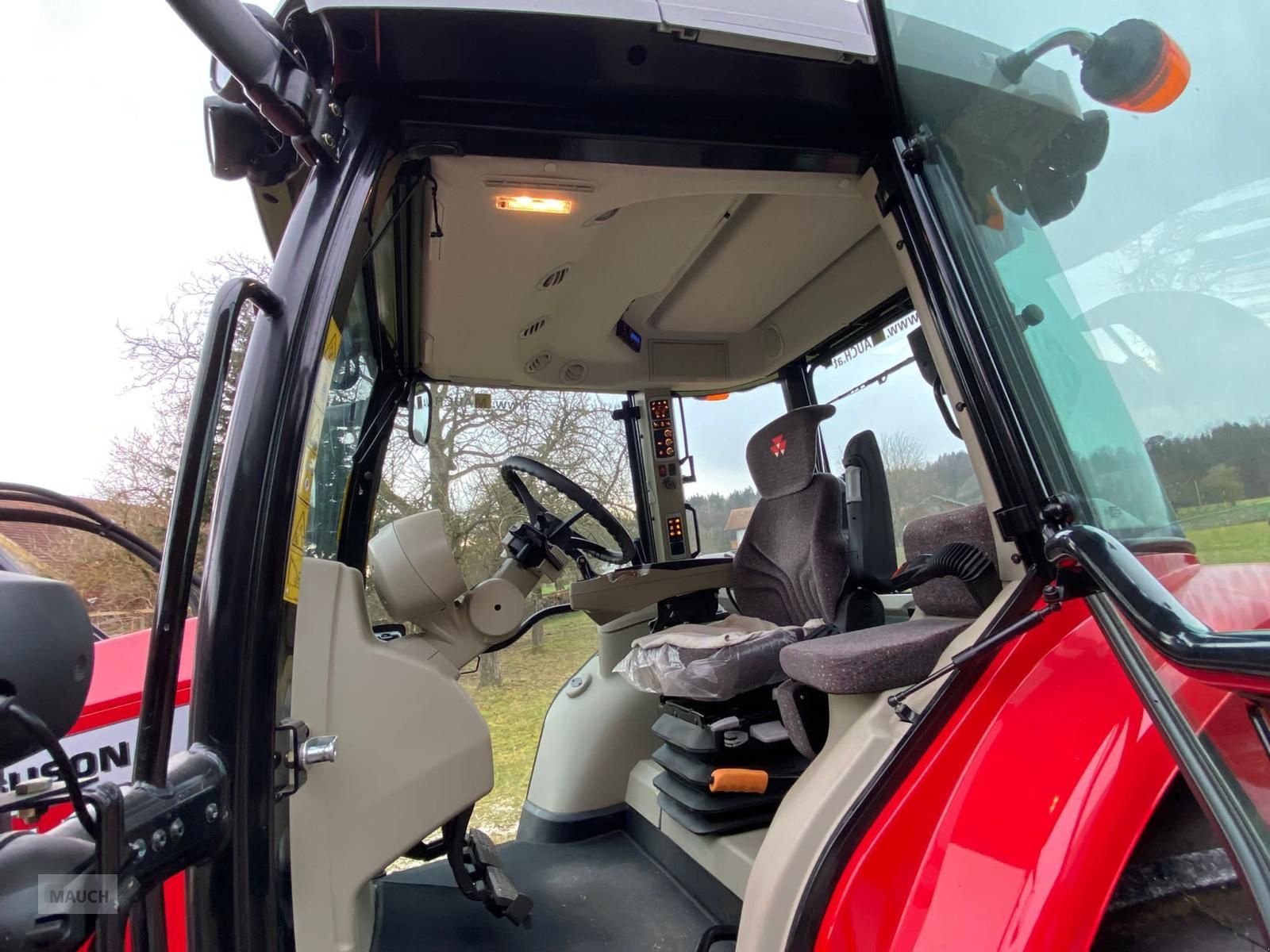 Traktor типа Massey Ferguson 5611 + Stoll FZ 20 Frontlader, Gebrauchtmaschine в Burgkirchen (Фотография 9)